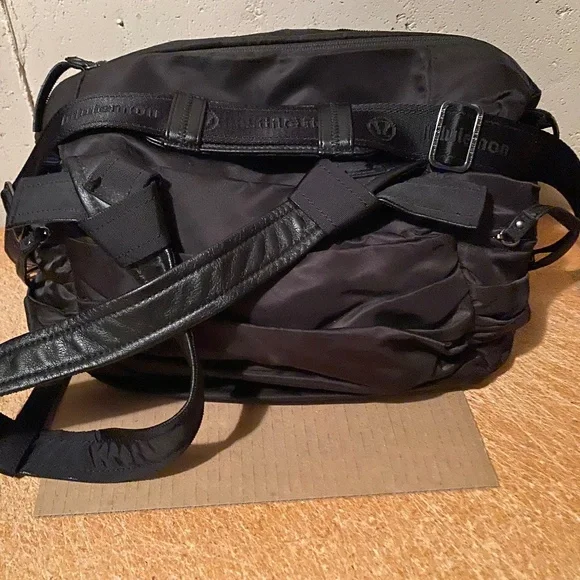 lululemon athletica | Bags | Lululemon Womens Workout Bag Black Tote | Poshmark lululemon athletica | Bags | Lululemon Womens Workout Bag Black Tote | Poshmark